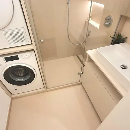 3 Zi, Balkon, Ruhig, 73m²: Ein Hauch Von Luxus ウルム